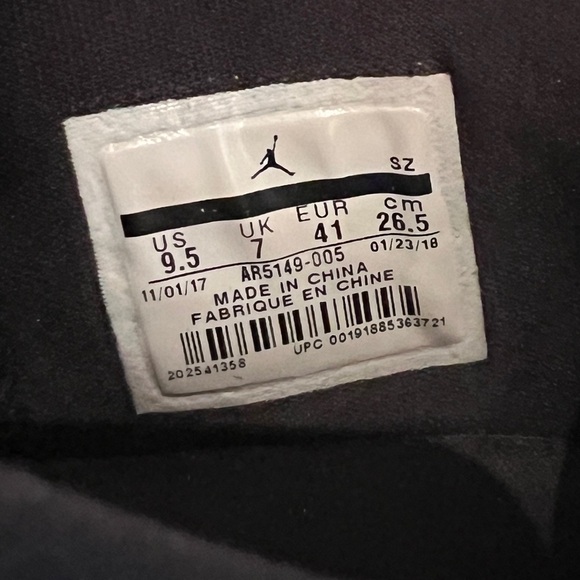 Women’s Air Jordan 11 Low 'Rook to Queen' size 9.5 - Picture 7 of 10